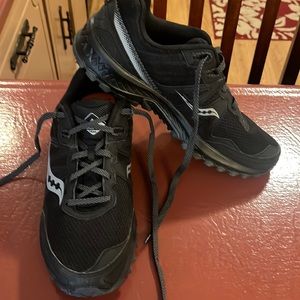 Saucing trail shoes sz 11.5w